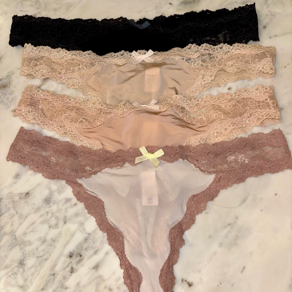 Victoria's Secret Lace Trim Thongs (4)